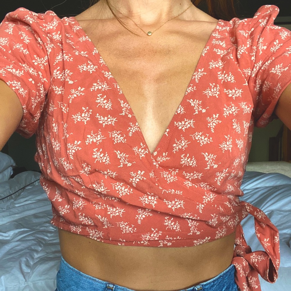 AE Wrap-Around Crop Top XS